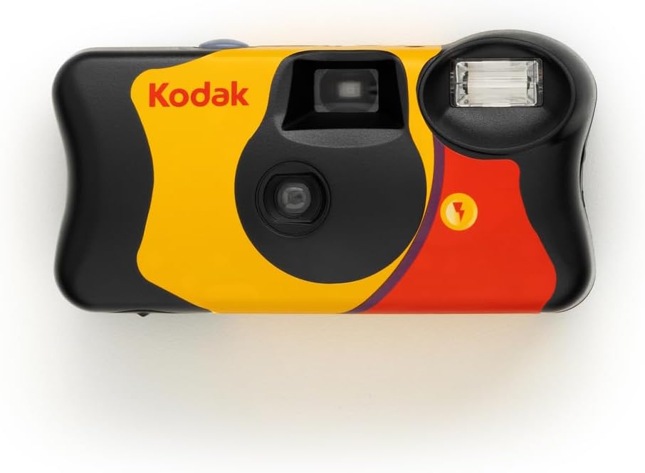 KODAK FunSaver 39 - Disposable Camera with Built-In Flash, 39 Exposures, 24mm ISO 800 Colour Film, Ideal for Spontaneous Photos, Travel, Weddings and Unforgettable Moments