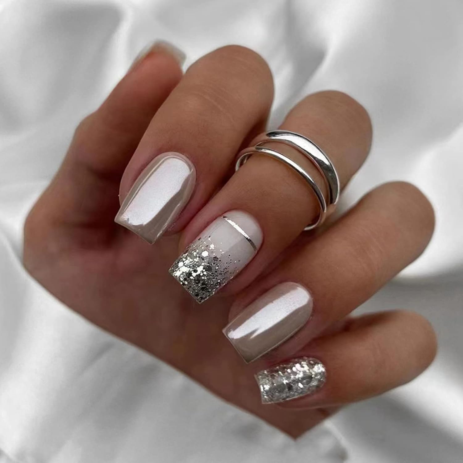 24pcs Square False Nails Short for Women, Stick on Nails Silver Glitter Press on Nails, French False Nails, Removable Glue-on Nails Fake Nails Women Girls Nail Art Accessories