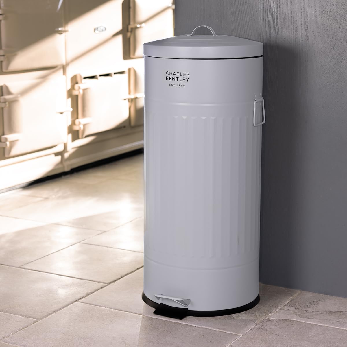 CHARLES BENTLEY Kitchen Bin, 30 Litre, Steel, Round, Retro Style, Kitchen Pedal Waste Bin, Light Grey, Contemporary, Aesthetic, Convenient, Side And Lid Handles, Inner Bucket, Easy Emptying (70x30cm)