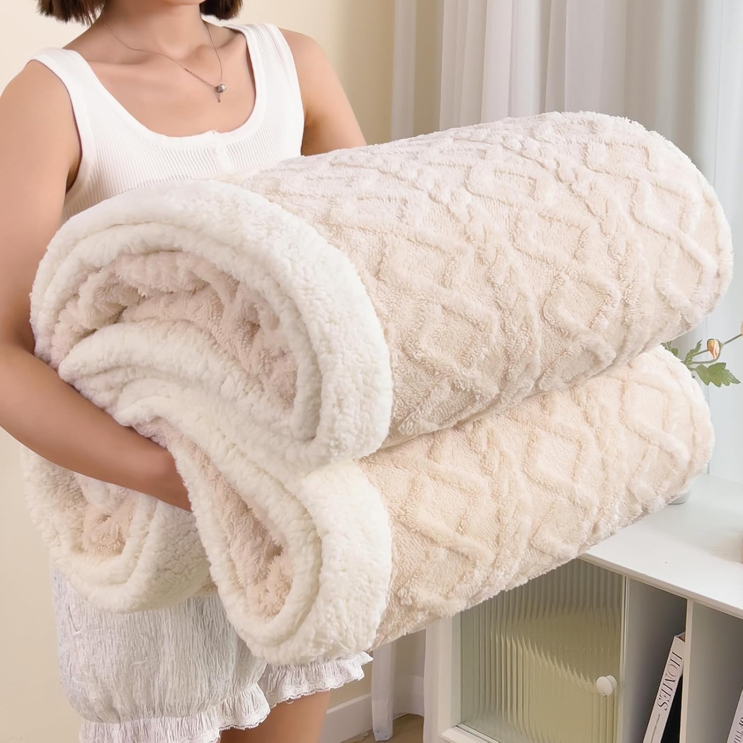 Sherpa Twin Size Blanket for Bed - Fleece Soft Cozy Fuzzy Blankets Thick Warm for Winter and All Seasons,White,Women 60x80 Inches