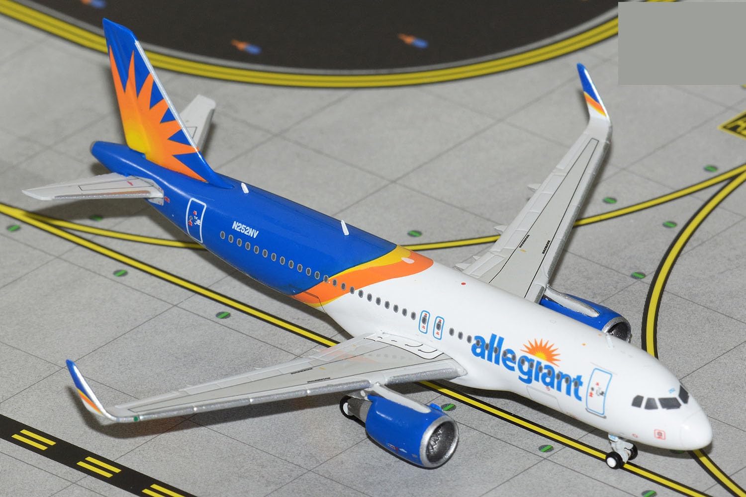 GeminiJets GJAAY2326 Allegiant Air Airbus A320-200 N252NV; Scale 1:400
