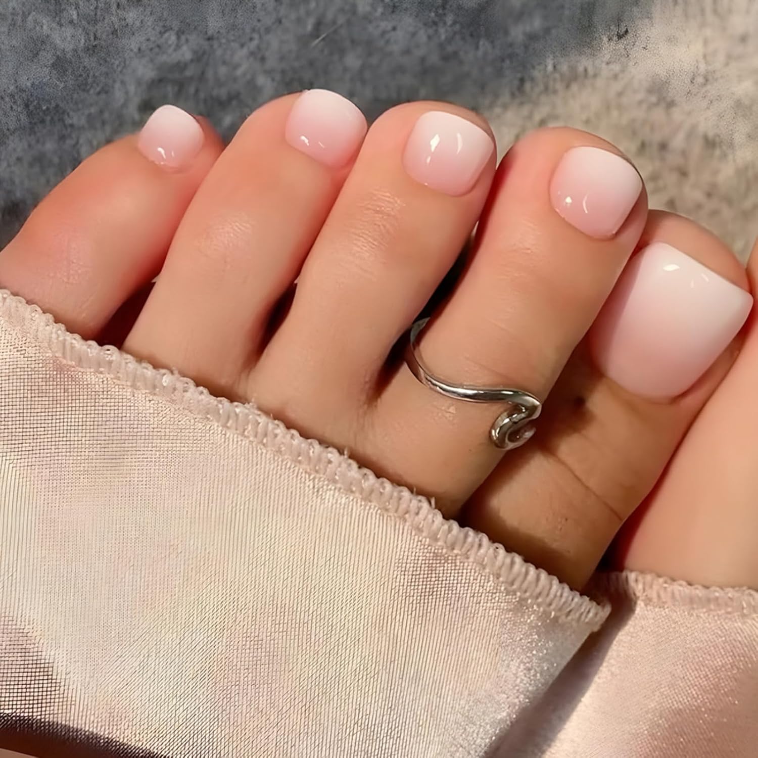 Nude Press on Toenails Short Square Fake Toe Nails Ombre False Toenails Glossy Full Cover Acrylic Glue on Toenails Cute Toe Nails Artificial Stick on Toenails for Women Manicure 24 Pcs