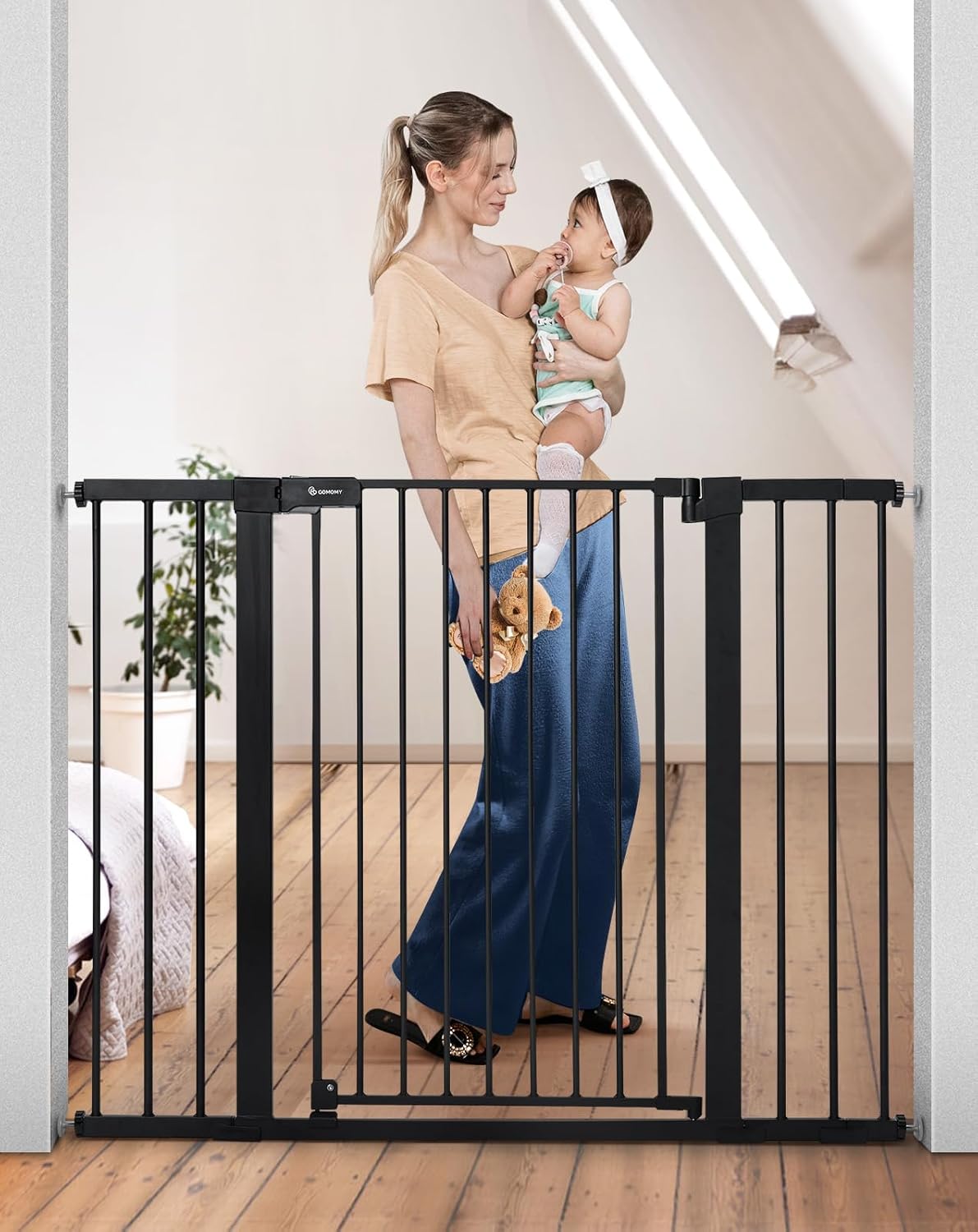 COMOMY 91.5cm Extra Tall Baby Gate for Stairs Doorways, Fits Openings 75-124cm Wide, Auto Close Extra Wide Dog Gate for House, Pressure Fit Easy Walk Through Pet Gate with Door, Black