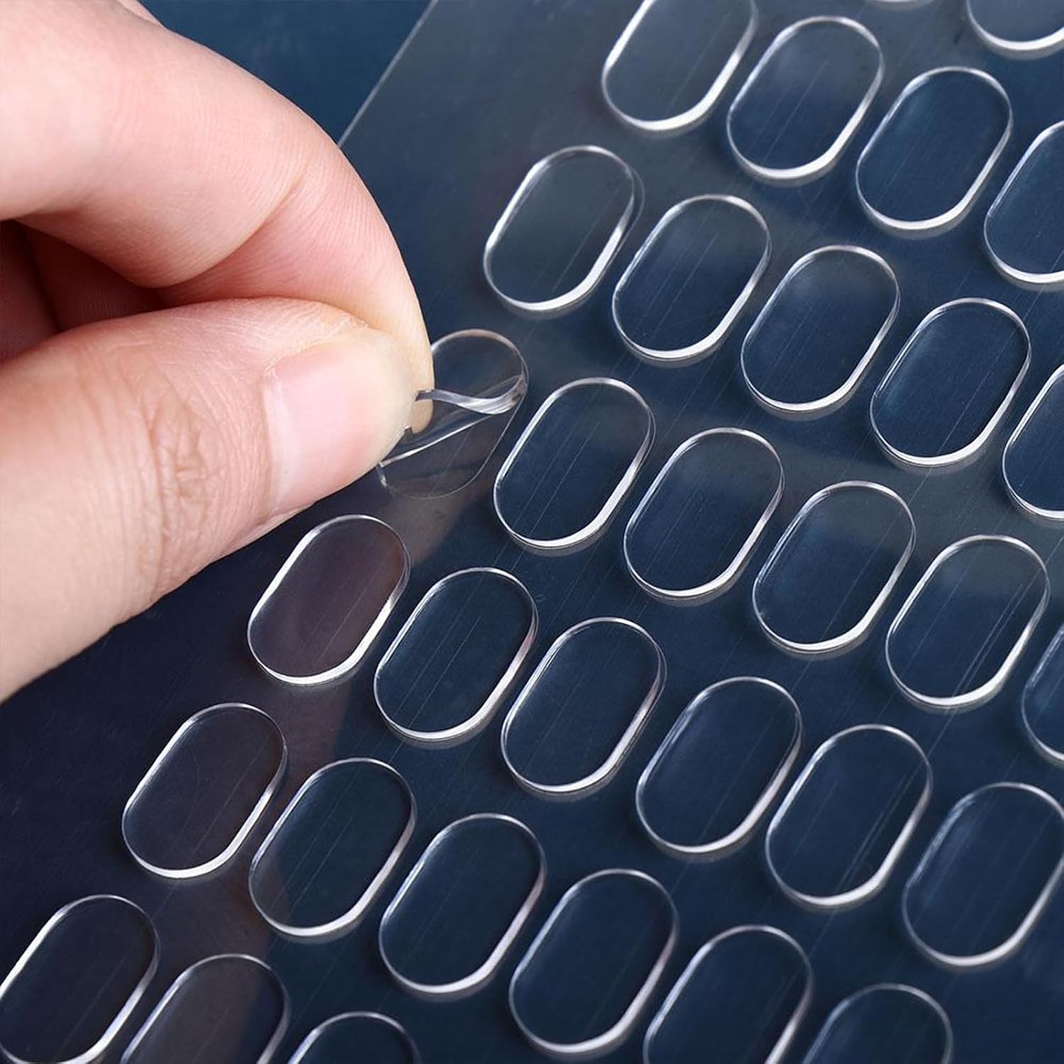 DAJING 280 Pcs Mounting Putty, Double Sided Adhesive Dots, Clear Sticky Tack for Wall Pictures Hanging, No Trace Strong Adhesive, Water-Repellent, Home Office School Decor