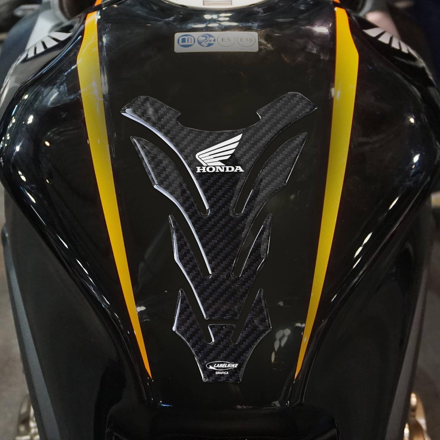 labelbike - Officially Licensed Honda Tank Pad 3D gel resin Sticker Motorcycle Tank Protection - carbon effect and White Honda Logo