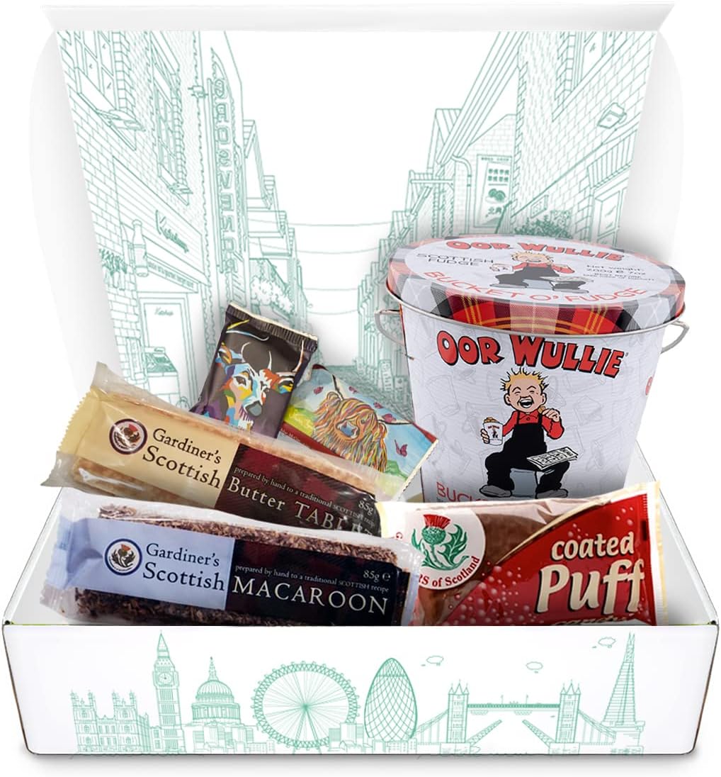 Oor Wullie Scottish Confectionery Hamper with Traditional Handmade Fudge, Shortbread, Tablet, Macaroon & Chocolate-Covered Honeycomb