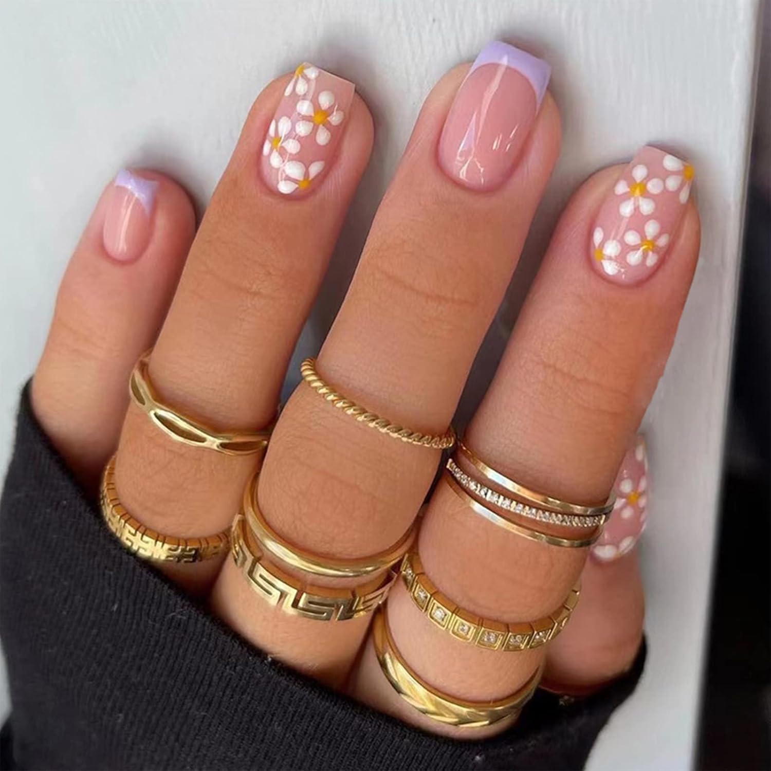 24pcs French Tip False Nails Short Stick on Nails Square Press on Nail Purple Daisy Flower Removable Glue-on Acrylic Full Cover Fake Nail Art Accessories for Women Girls