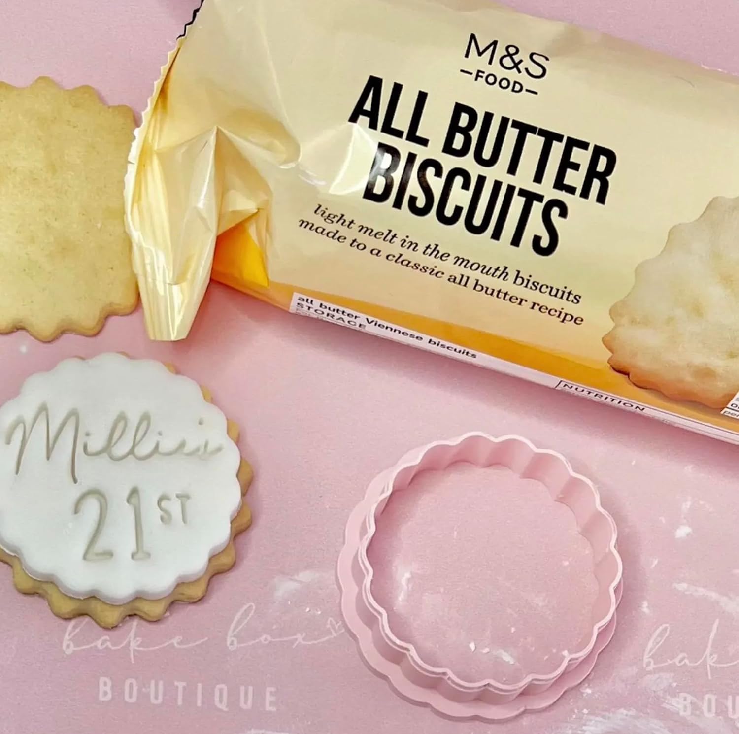 Cookie Cutter for m&s All Butter Biscuits Fondant Stamp Embosser for Marks and Spencers All Butter Biscuits Cookies Cupcakes Reusable Scallop Edge Decorating Tool