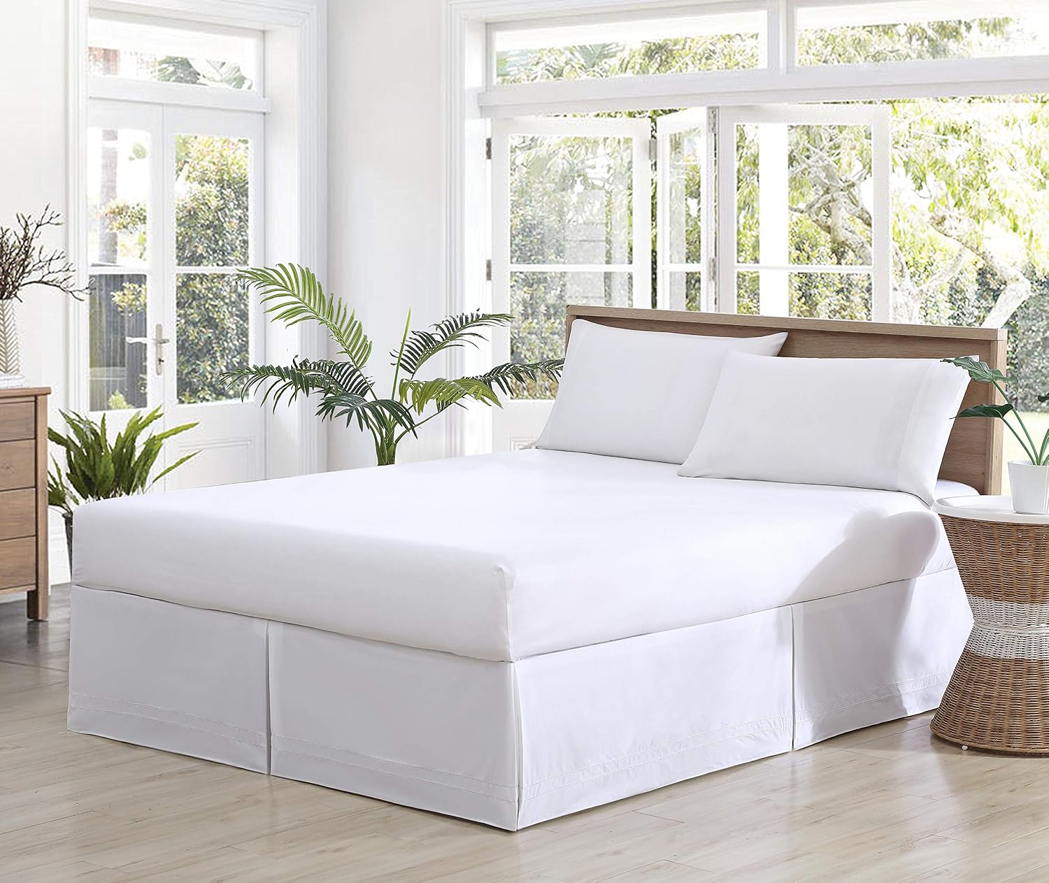 Tommy Bahama - Queen Bedskirt, Soft Cotton Bedding, Stylish Bedding Set (Solid Pleated White, Queen)