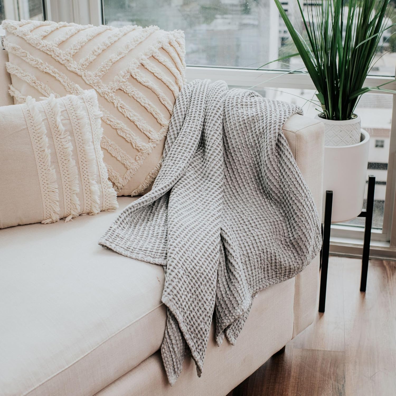 SNUGGLEVIDA Bamboo Cooling Blanket - Temperature Regulating Waffle Blanket for Comfortable Sleep - Throw for Sensitive Skin - Hypoallergenic, Breathable, Machine Washable