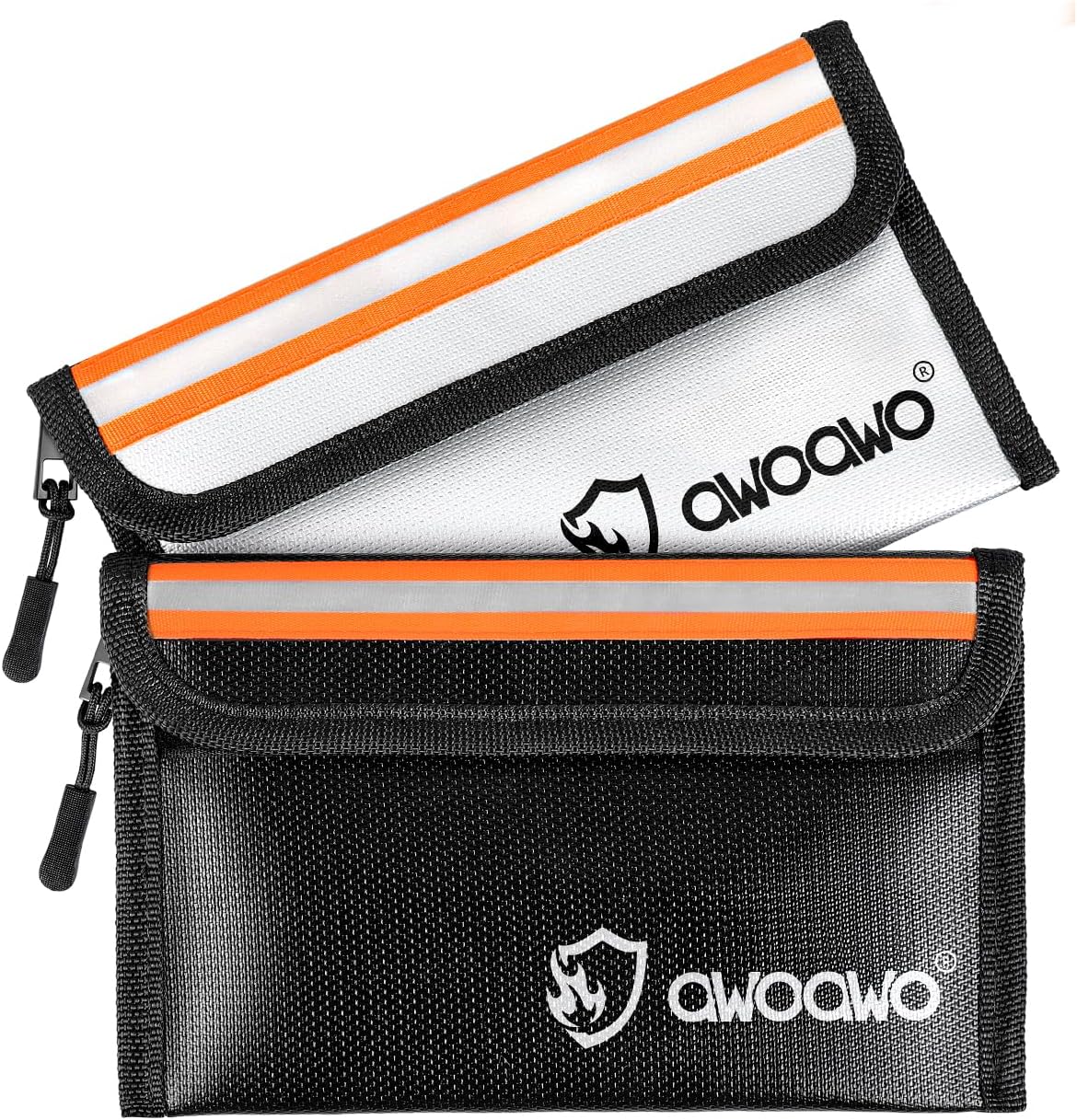 Pack of 2 Fireproof Bags with Reflective Strips, 20 x 13 cm, Practical Small Fireproof Money Bag for Documents, Cash and Valuables, 5200°F Heat-Resistant, Waterproof, Black Silver