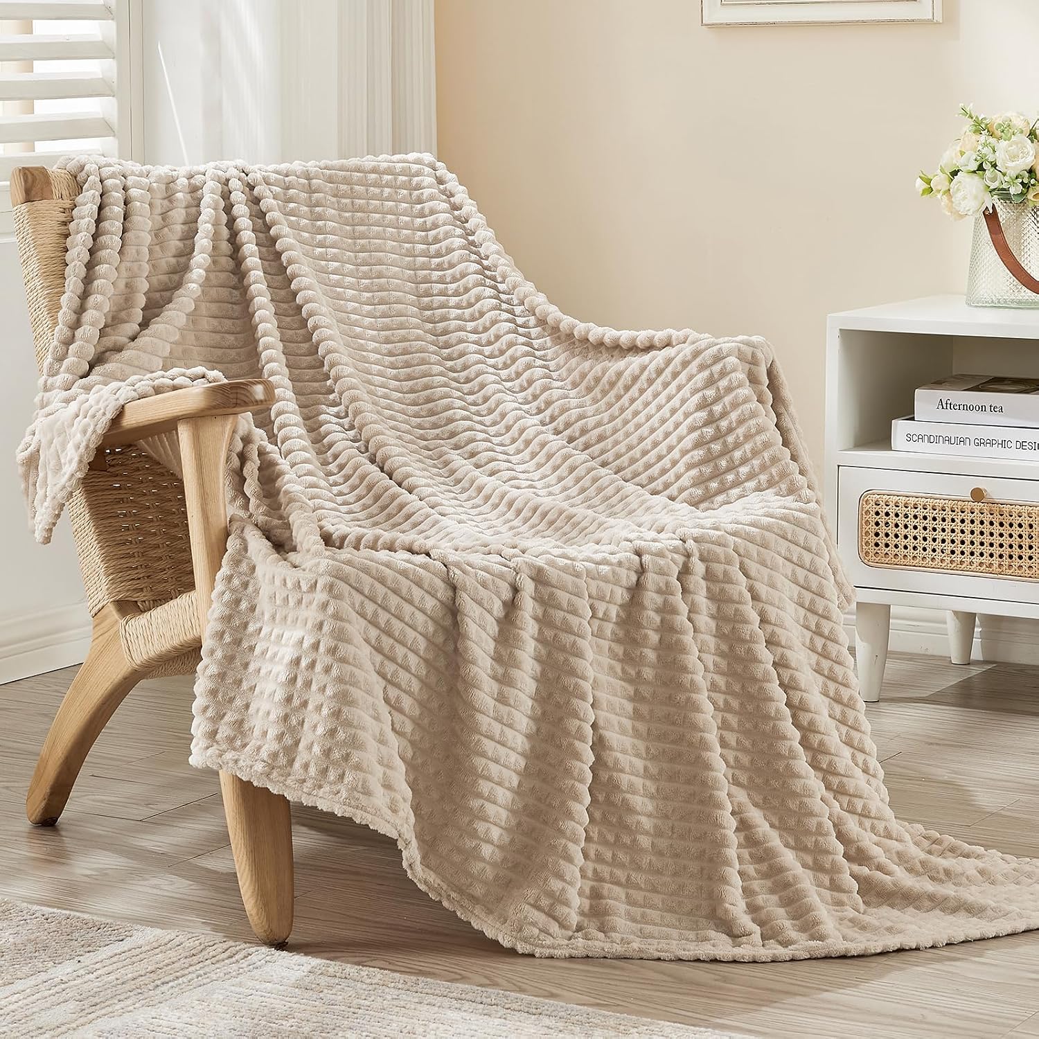 EMME Fleece Blanket Twin Size Luxury Flannel for Couch Bed Sofa Chair, Soft, Plush, Warm and Cozy Blanket with Geometric Grid Design (Beige, 60'' x 80'')