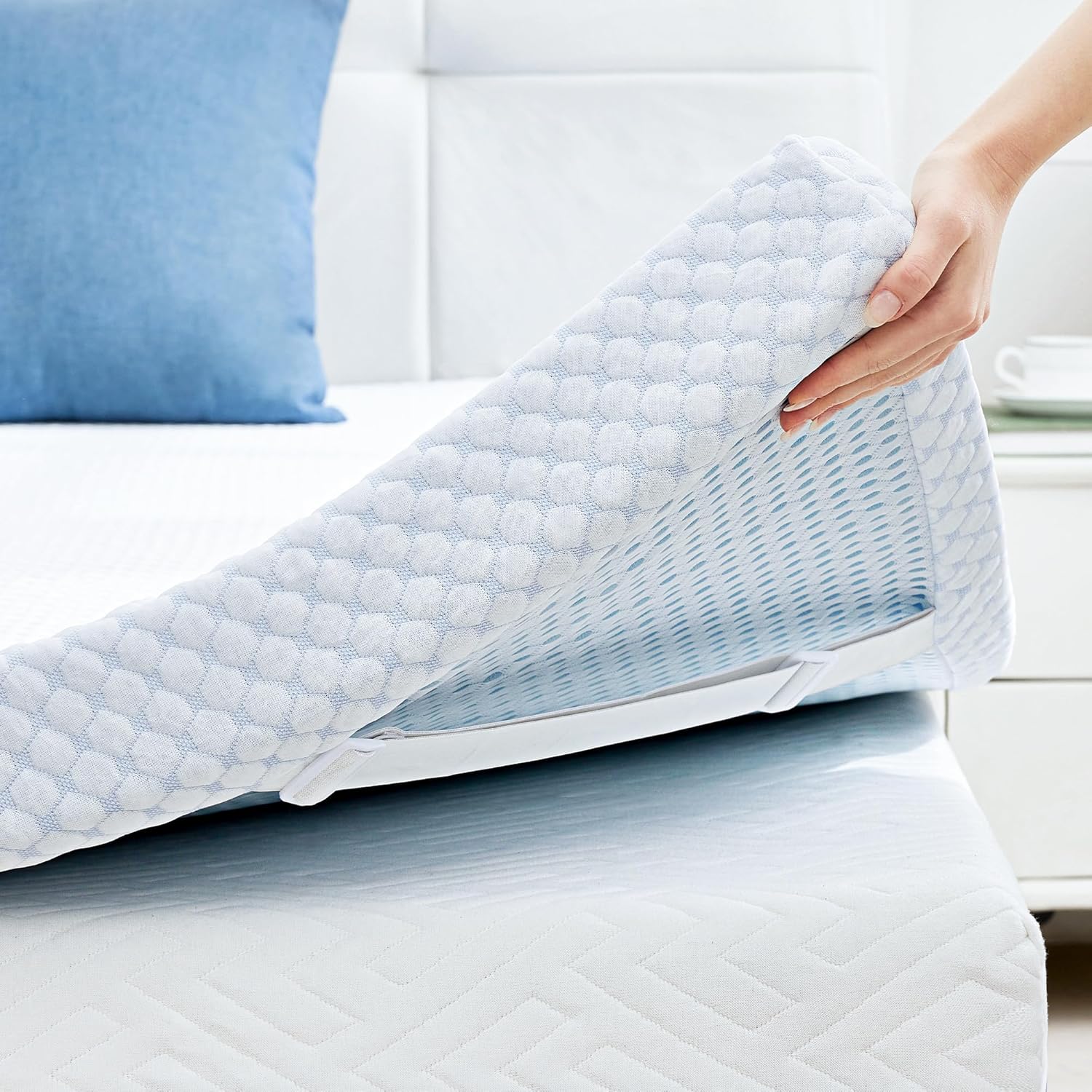 SINWEEK 3 Inch Queen Cooling Memory Foam Mattress Topper for Pressure Relief, Thick Bed Mattress Pad with Cooling Soft Cover and Adjustable Straps, CertiPUR-US Certified