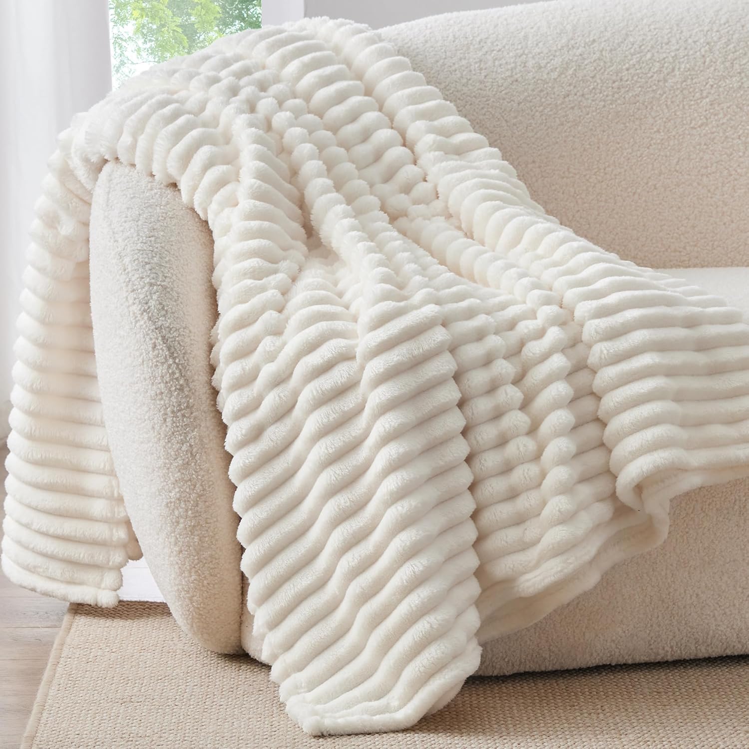 BEDELITE Fluffy Fleece Throw Blanket - Cream White Sofa Throw Soft Cosy Warm Small Blankets for Single Bed, Gifts for Women