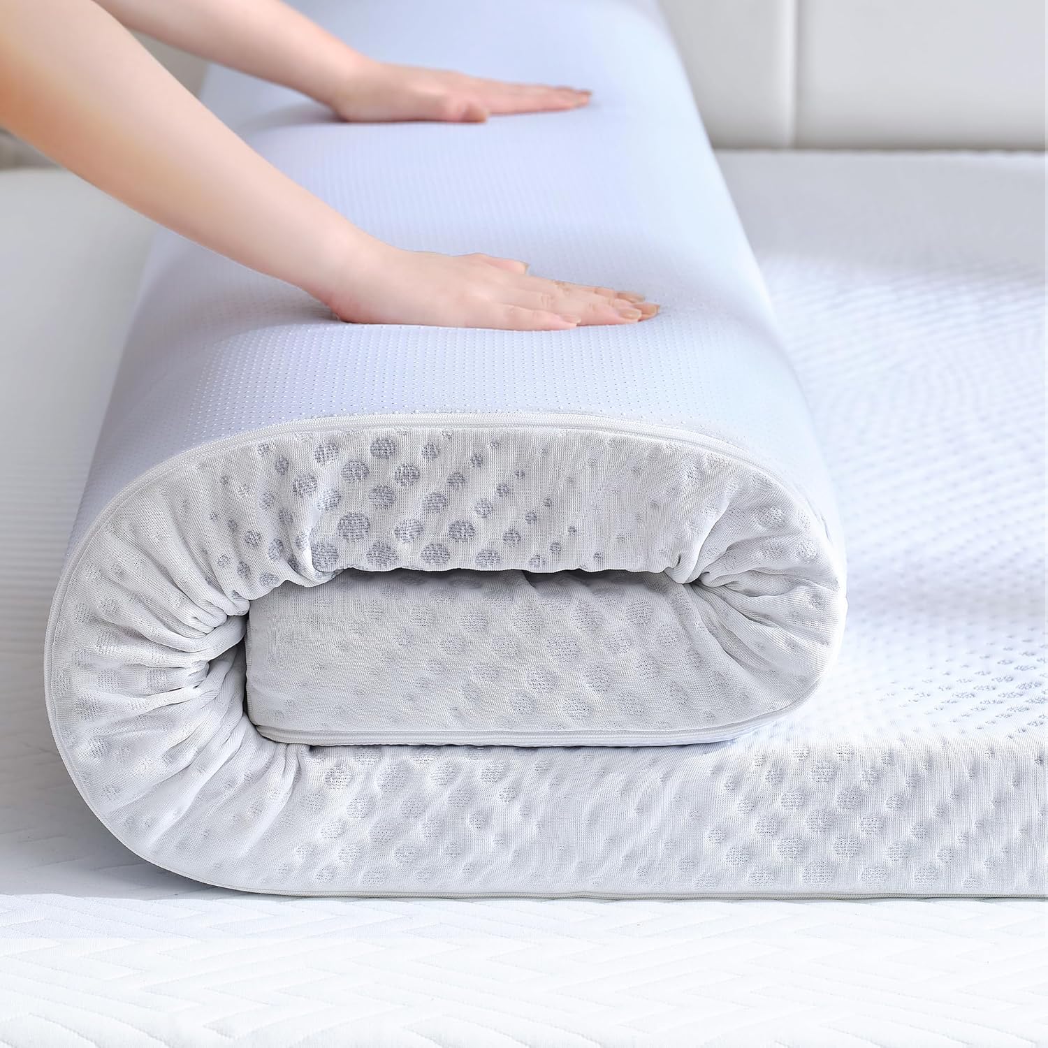 SINWEEK 3 Inch Gel Memory Foam Mattress Topper King Size, Ventilated Mattress Pad for Body Pressure Relief, Cooling Bed Topper with Breathable Soft Cover, CertiPUR-US Certified, Soft Version