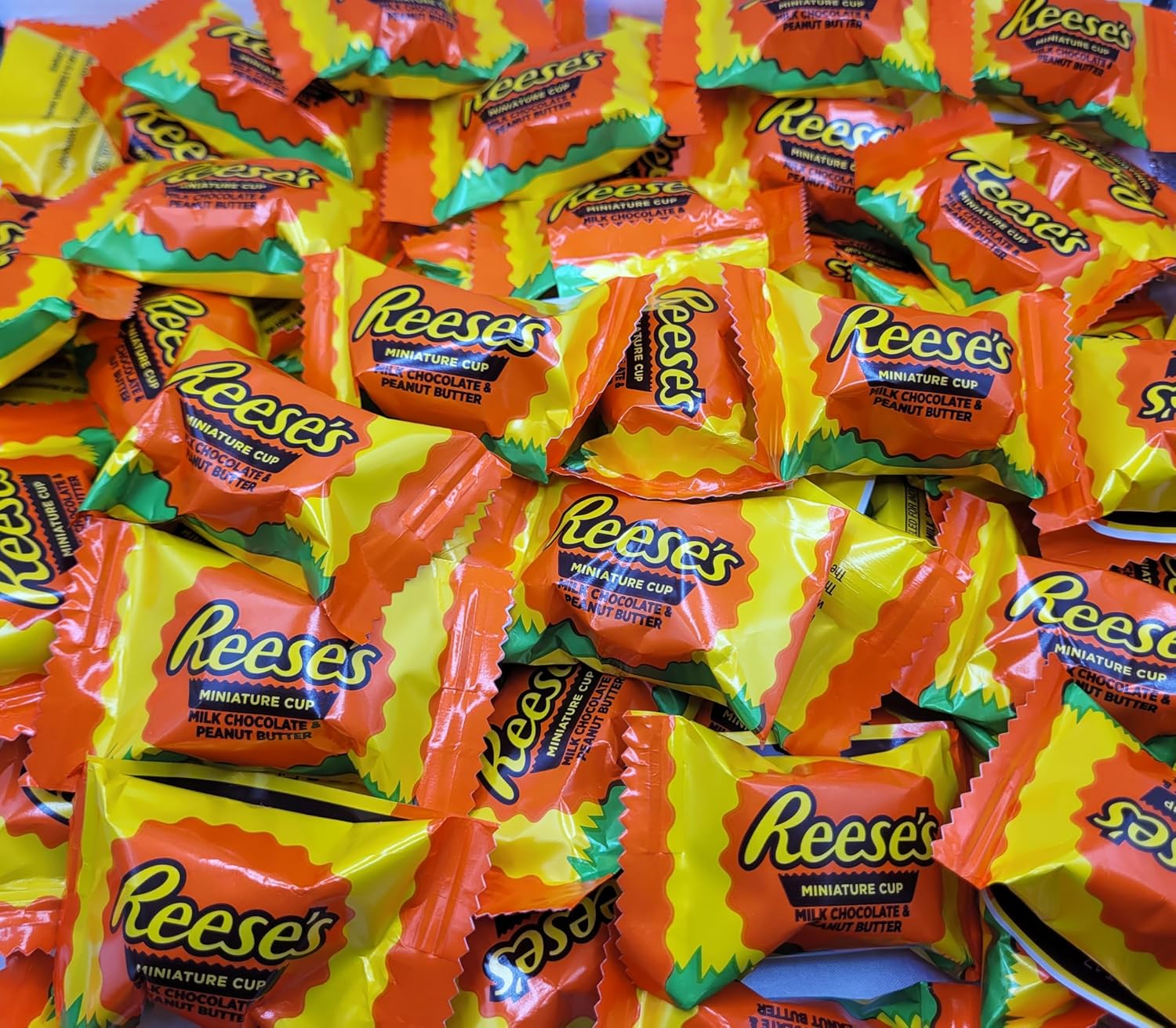 Reese Peanut Butter Cup Miniatures 2 lbs 100 Count – Individually Wrapped Milk Chocolate Candy 2 lb Pounds of Bulk Peanut Butter Chocolate Cups Great for Gift Basket Filler or Any Occasion
